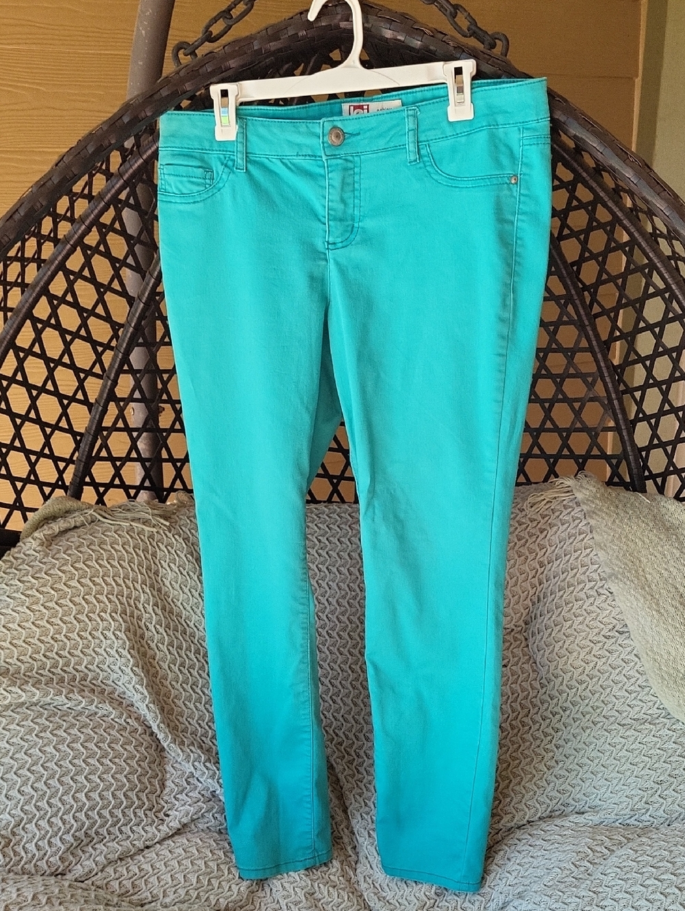 Aqua Ashley Low Rise Skinny Twill Pants
